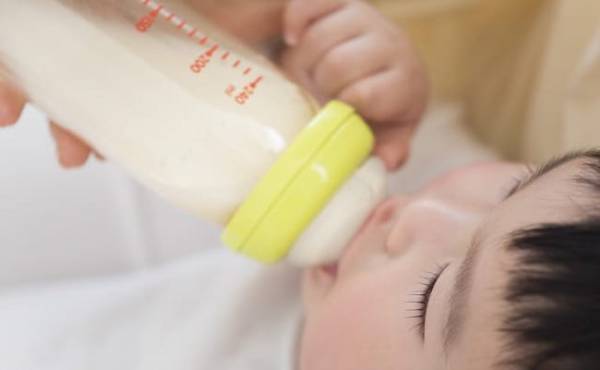 哺乳瓶の消毒はいつまでおこなえばいいの？ ママの疑問に助産師が回答！