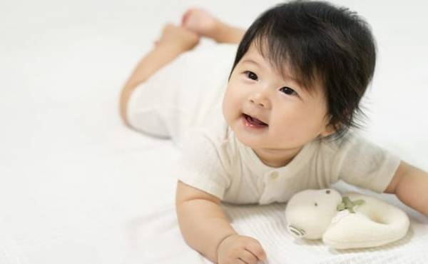 赤ちゃんがおもちゃに興味を示さないのは私のせい！？【助産師に相談】