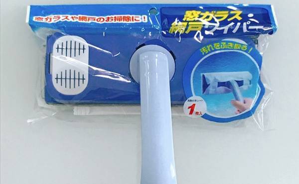 手軽に汚れを取り去る「窓ガラス・網戸ワイパー」#ベビカレ100均部