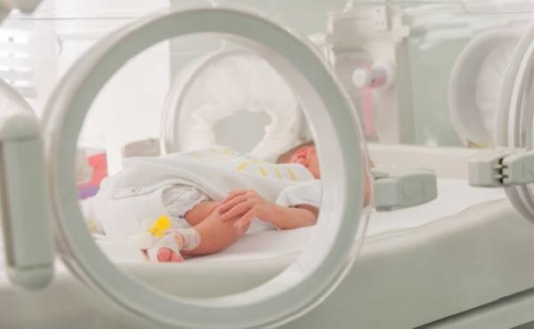 「ごめんね」と涙が止まらなくて…1,980gの早産だったわが子