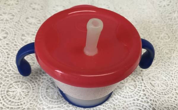 自分でゴクゴク飲めるようになった！リッチェルの「コップでマグ」が便利