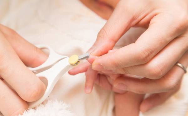 赤ちゃんが嫌がるので爪を切るのが難しい！どうすればいい？【ラクに楽しく♪特集】