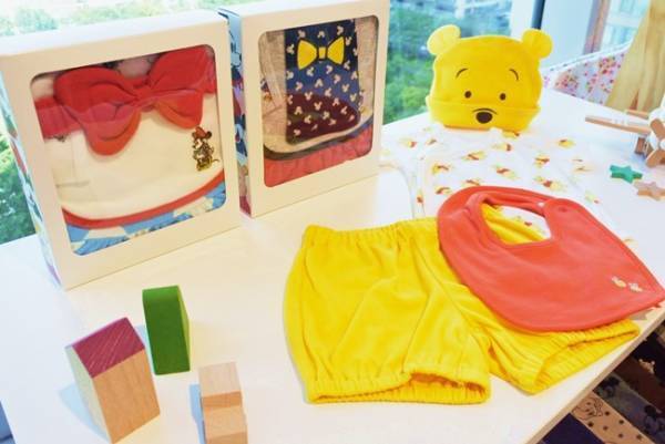 これで1290円⁈ユニクロ「ディズニー4点セット」が超かわいい！