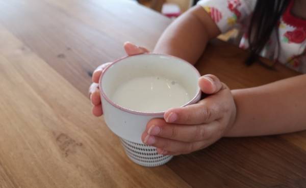 出産祝いにもらってうれしかった！長く使える「こぼしにくいコップ」