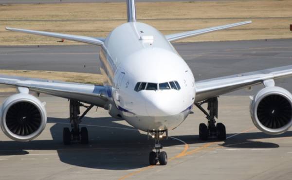 思わず涙……赤ちゃん連れで飛行機に乗ったときのこと【ママの体験談】