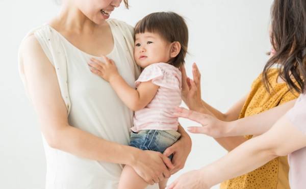 生後6カ月ごろになっても人見知りしないけど、うちの子大丈夫？