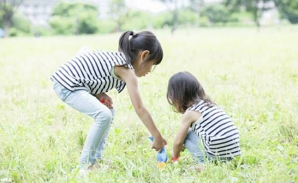 仲良くする姉妹