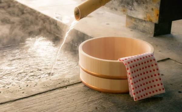 宿泊先の温泉に赤ちゃんも入って大丈夫？【助産師に相談】