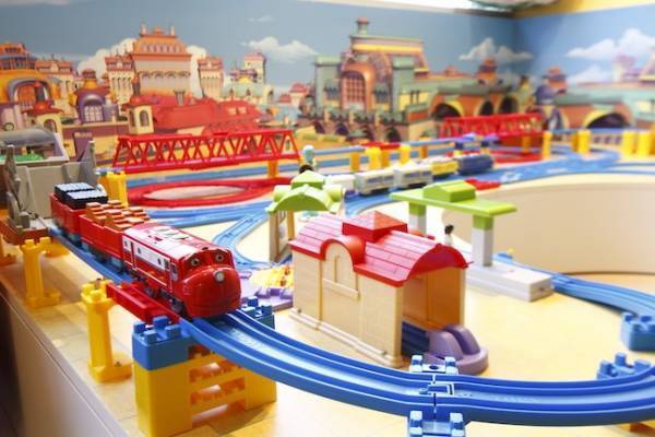 子どもと泊まりたい！ ジオラマが広がる「チャギントンルーム」がスゴイ