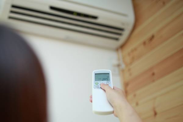 就寝時のエアコン「ちょうどいい設定」は？【3児ママ小児科医のラクになる育児】