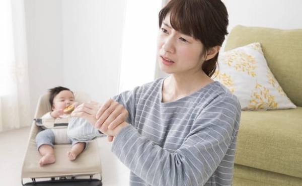 常にしびれが…。産後の手のしびれについて助産師がアドバイス！