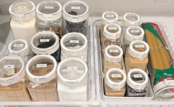 透明密閉容器に調味料を詰め替え！キッチンスッキリ＆料理しやすく♪