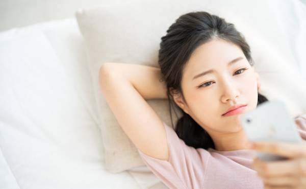 ママ友のSNS自慢に嫉妬してしまう！どうしたらラクに流せる？【ラクに楽しく♪特集】