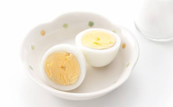 離乳食で赤ちゃんに「卵」を与えるときの注意点【医師監修】