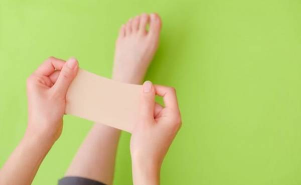 痛くて我慢できない…。妊娠中の湿布の使用について助産師がアドバイス！