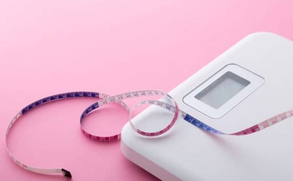 産後ダイエットで食事制限をしたら母乳が出なくなる？【助産師に相談】