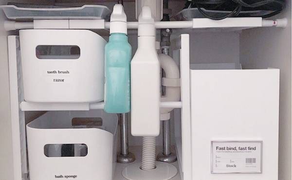 洗面台下の邪魔な排水パイプを避けて収納スペースを確保するワザ