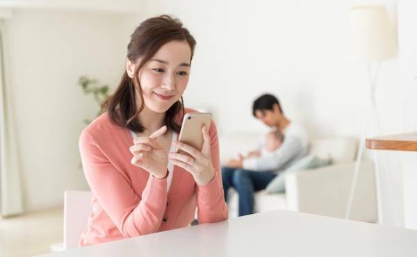 ママのスマホ事情！20代ママの2人に1人はインスタグラムで情報収集！