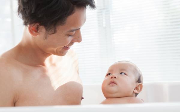 父親にしてもらいたい皮膚感覚のお世話【保育士おとーちゃんコラム9】