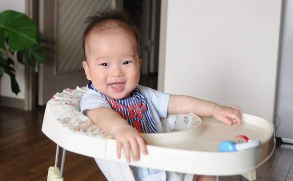 短時間なら大丈夫？ 赤ちゃんの歩行器の使用について助産師がアドバイス