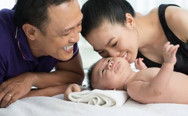 新生児と両親