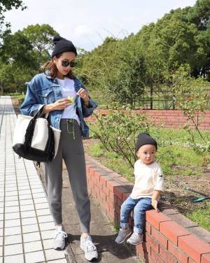 妊娠後期も息子とリンク♪ シンプルでセンス高めなasukaさんに注目