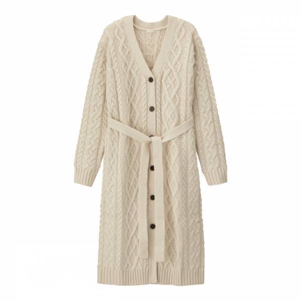 【GU】着ぶくれしない？！「ケーブルニットロングガウン」に注目！