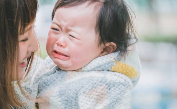 え、親戚やパパにまで！？赤ちゃんが人見知りするときはどうすればいい？