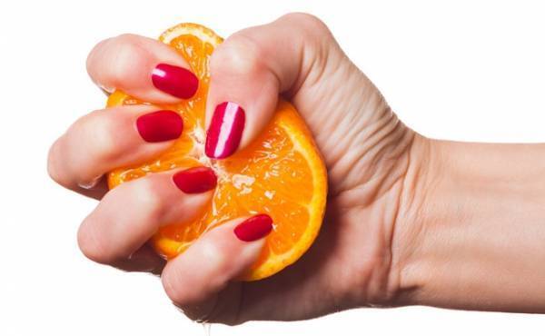 陣痛の痛みがパパの手に消えない傷を残す…！？【出産体験談】