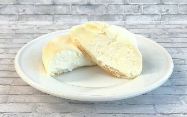 【コンビニ新作】え、吸って食べるの！？驚きのシュークリーム爆誕！