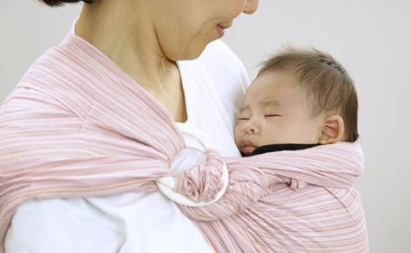 装着ミスで落下や窒息事故も！密着＆グッスリ眠れるスリングの使い方