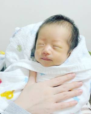 ジワる人続出！ゲップ待ち赤ちゃんのかわいい表情大集合♡