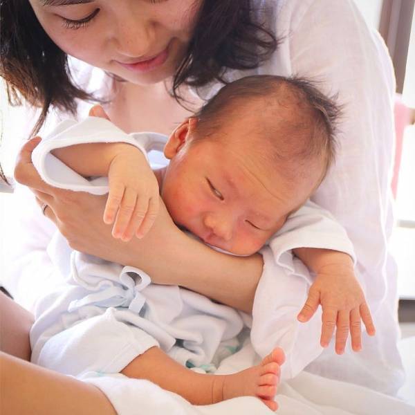 ジワる人続出！ゲップ待ち赤ちゃんのかわいい表情大集合♡