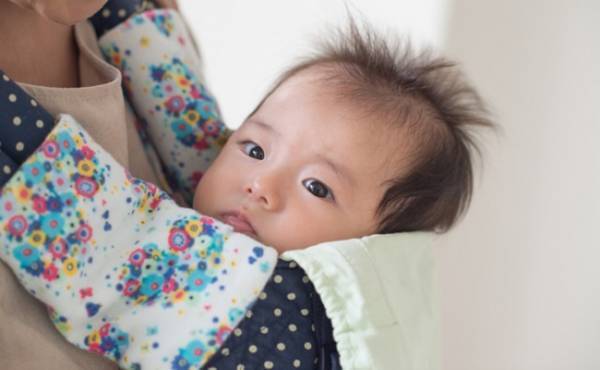 ウソでしょ…怖すぎる！ 抱っこひもからの落下事故で赤ちゃん死亡例も