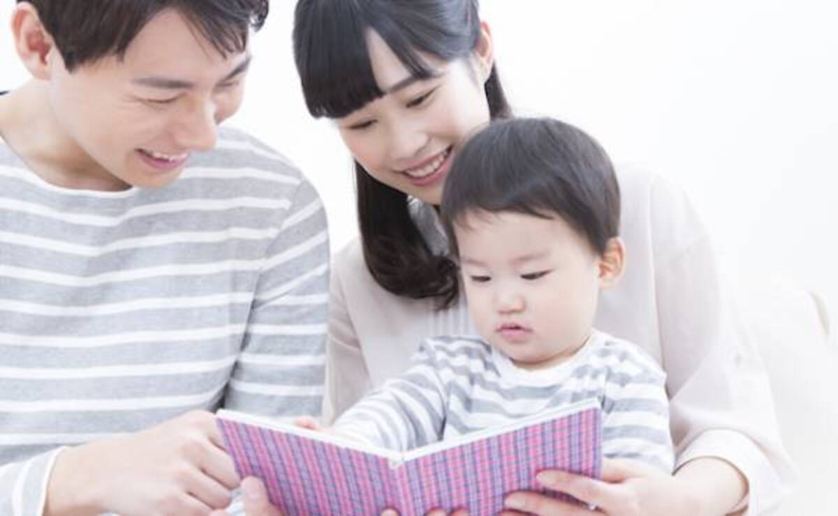 絵本っていつから読み聞かせたらいいの 月齢別の選び方とポイント 19年12月6日 ウーマンエキサイト 1 3