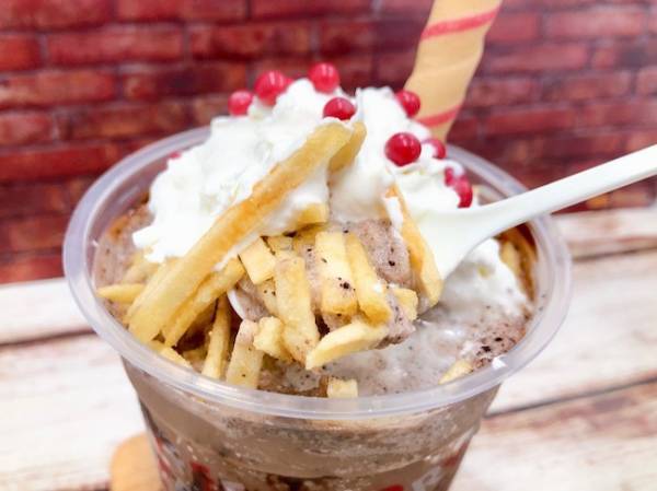 【スタバ新作】なくなる前に急げ！ポテチ入りの多幸感がやばいフラペ登場