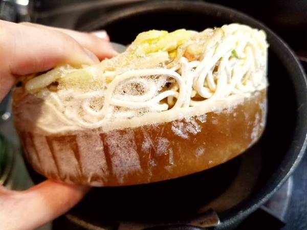簡単すぎて腰抜かす！うわさの冷凍ラーメンが大ヒット納得の逸品だった！