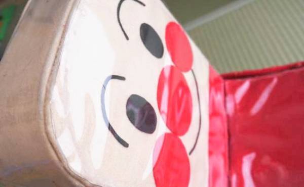 クオリティ高すぎ？！ アンパンマンの椅子を牛乳パックで作ってみた！