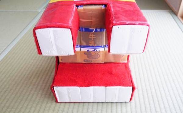 クオリティ高すぎ？！ アンパンマンの椅子を牛乳パックで作ってみた！