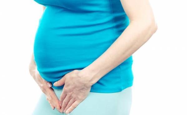 歩けないほどつらい恥骨痛はお産が近づいているサイン？【助産師に相談】
