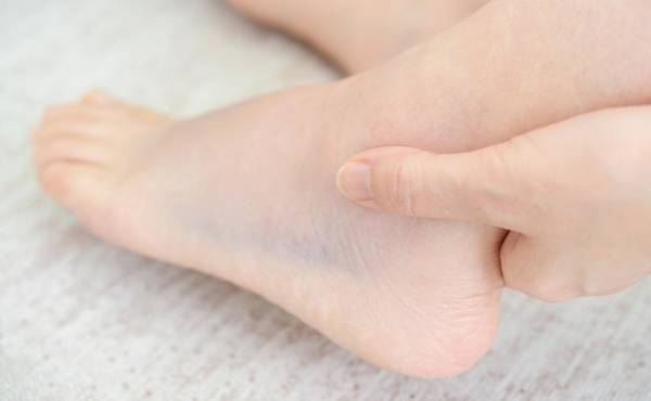 どんどん強くなる小指のしびれ　原因は首にあった？【ママの体験談】