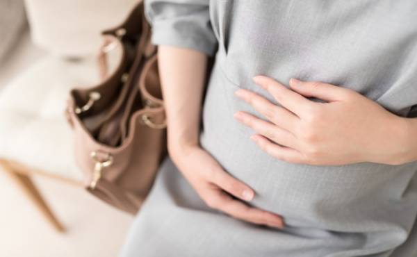 破水って何？尿漏れとの見分け方は？破水した時の対処法を助産師が解説！