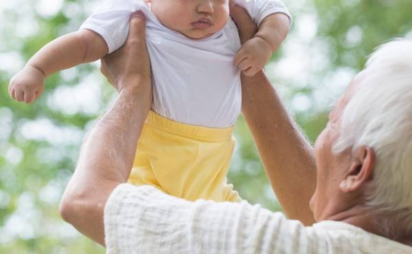 口下手な父と話すようになったきっかけは「孫」の誕生でした【体験談】