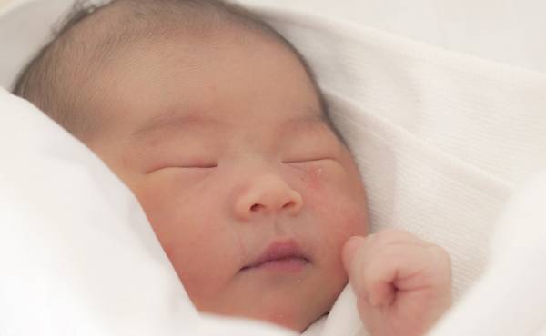 ぐっすり寝てくれた！赤ちゃんはギュッと包まれるのがお好き？【体験談】