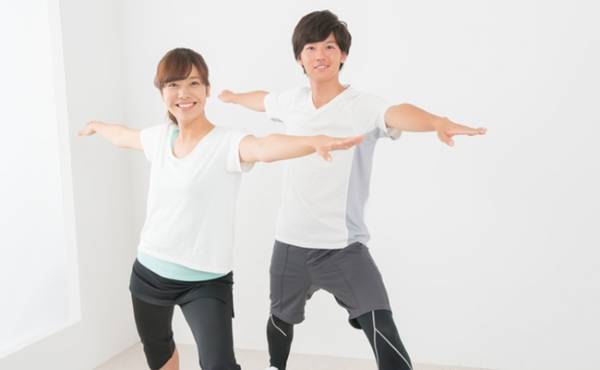 妊活中の心のケアにも◎！カップルで一緒におこなう「ペアヨガ」