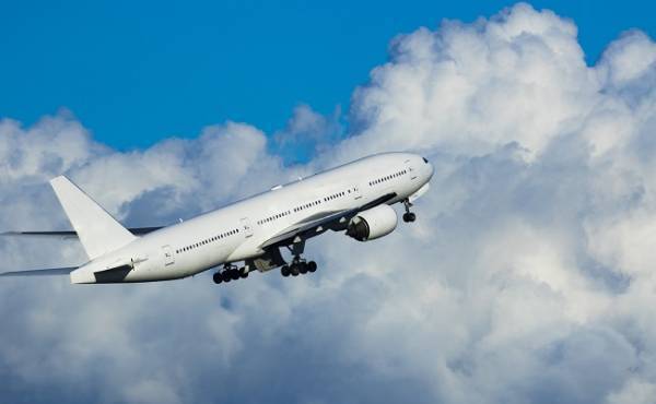 生後3カ月で初めての飛行機！こんなモノ・こんなコトが役立ちました♪