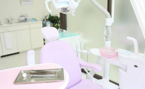 生まれつき歯が足りない？1歳6カ月健診で「先天性欠如」が判明して