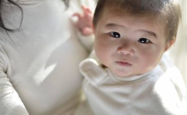 まずは落ち着くことが大切！ 熱性けいれん時の対処法を助産師がアドバイス