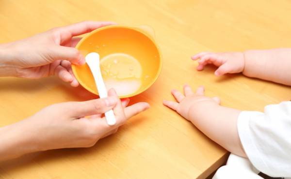 赤ちゃんにうどんをあげすぎてはダメ！？ ママの疑問に管理栄養士が回答！