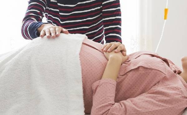 陣痛の最中にあ然！夫が出産に立ち会うと思いきや……！？【出産体験談】